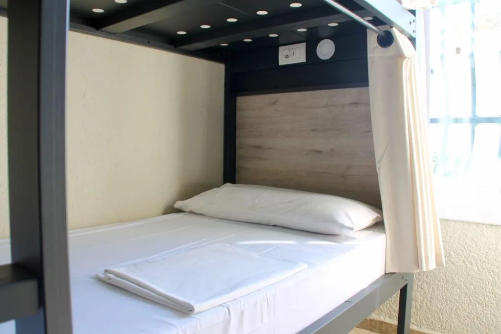 Room, Alberg Costa Brava, Costa Brava