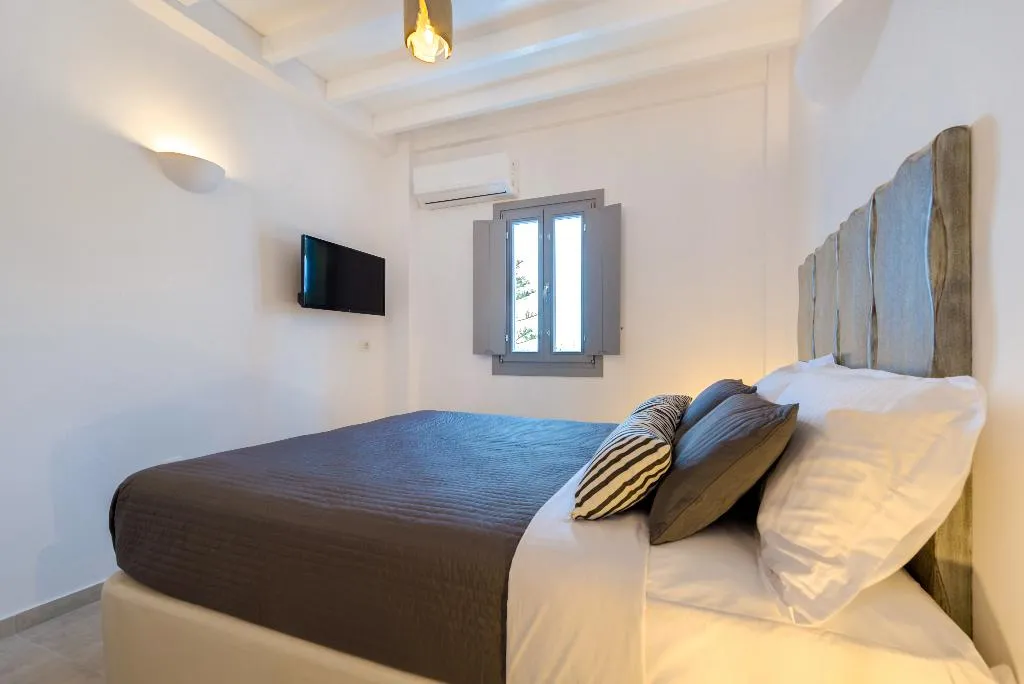 JUNIOR SUITE STANDARD Room, White Harmony Suites, Santorini