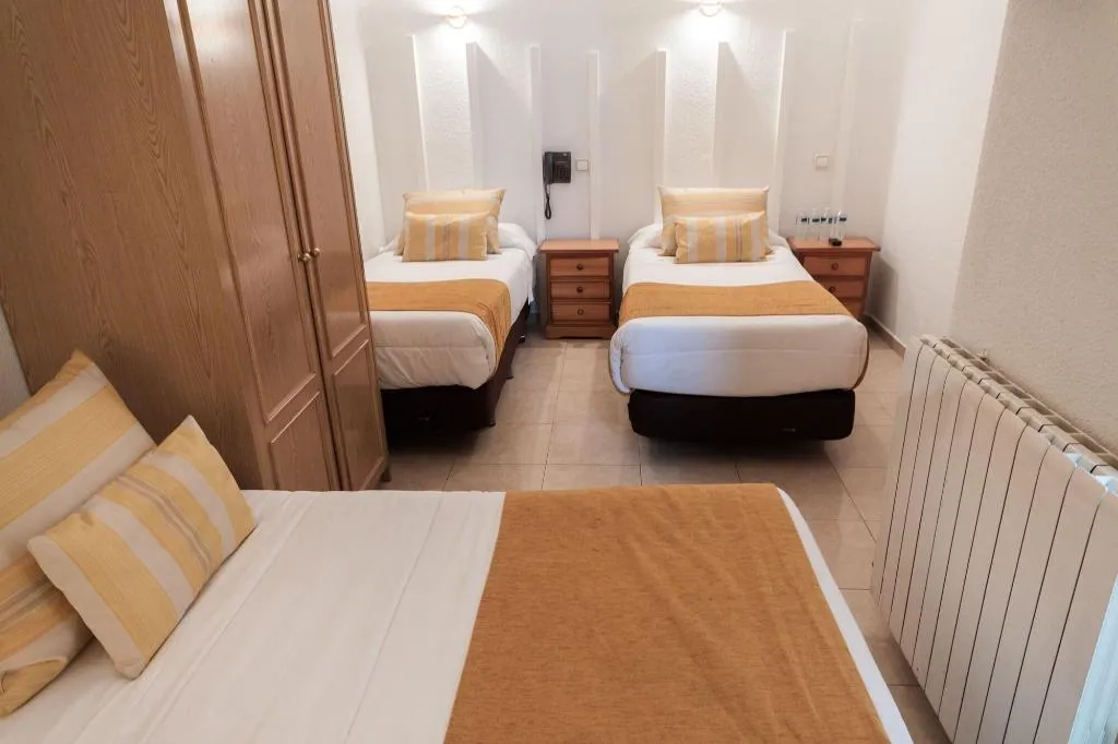 Room, Josefina Hostal, Madrid