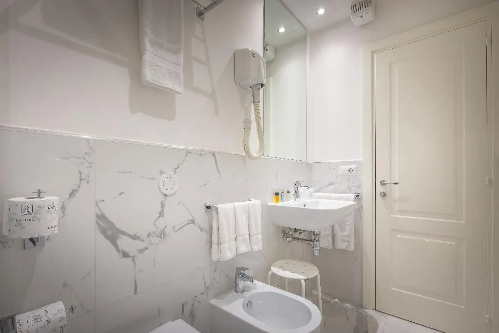 TRIPLE SUPERIOR Room, Hotel Ungherese Small Luxury Hotel, Florence