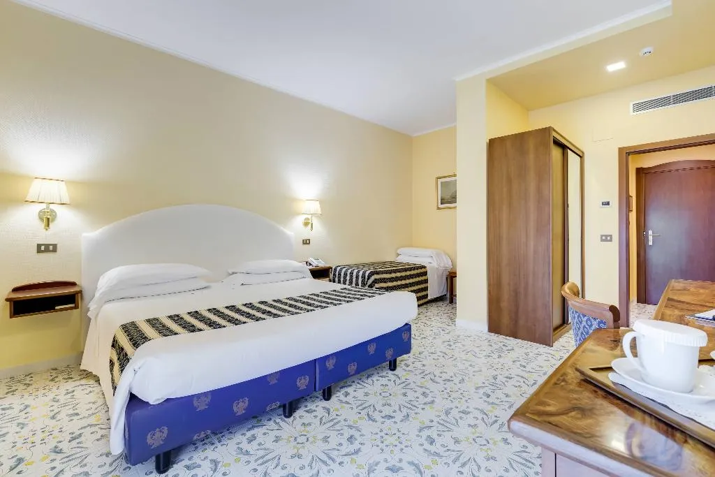 TRIPLE SEA VIEW Room, Best Western Hotel La Solara, Naples