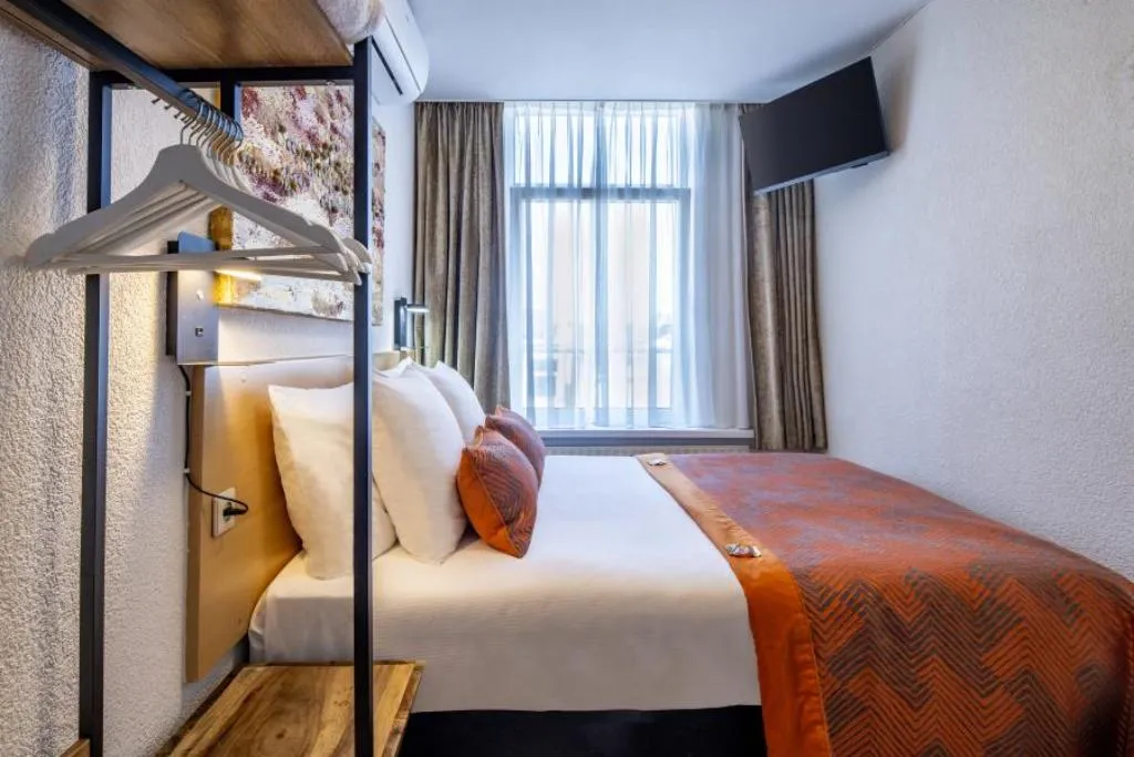 Double or Twin WITH SHARED BATHROOM Room, Hotel Jupiter, Amsterdam