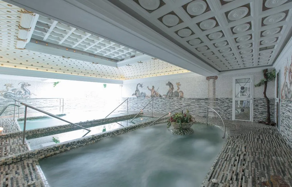 Sports and Entertainment, Casas de la Juderia, Seville