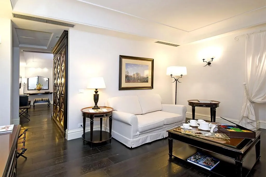 DOUBLE SUPERIOR QUEEN BED Room, Villa Athena, Catania