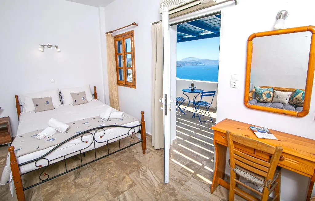 DOUBLE WITH VIEWS Room, Stelios Rooms Golden View, Santorini