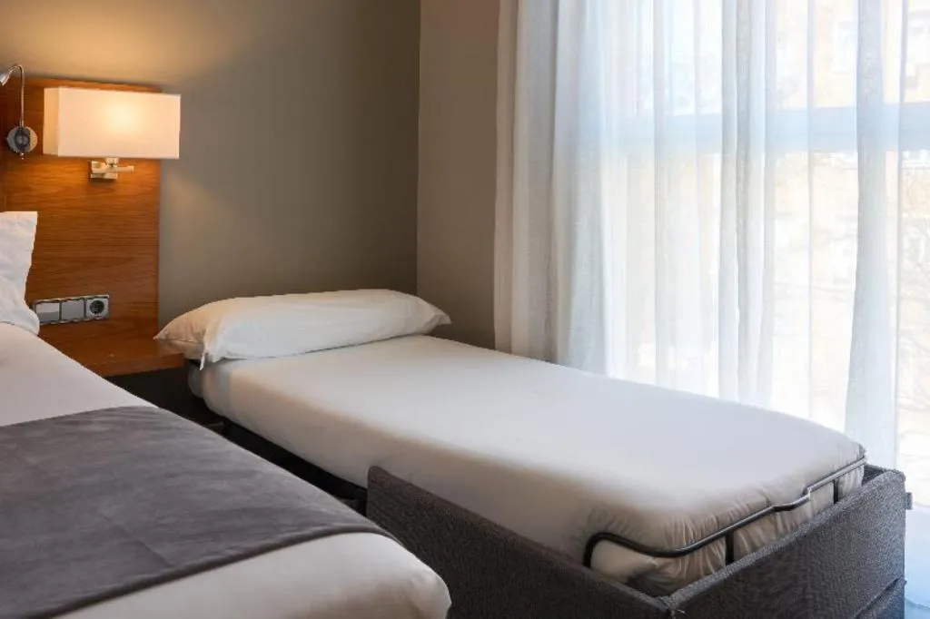 Double or Twin STANDARD Room, Puerta de Toledo, Madrid