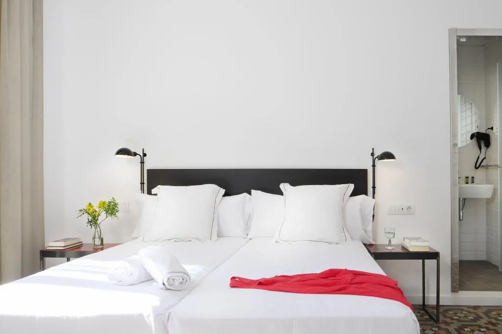 Room, Som Nit Triomf, Barcelona