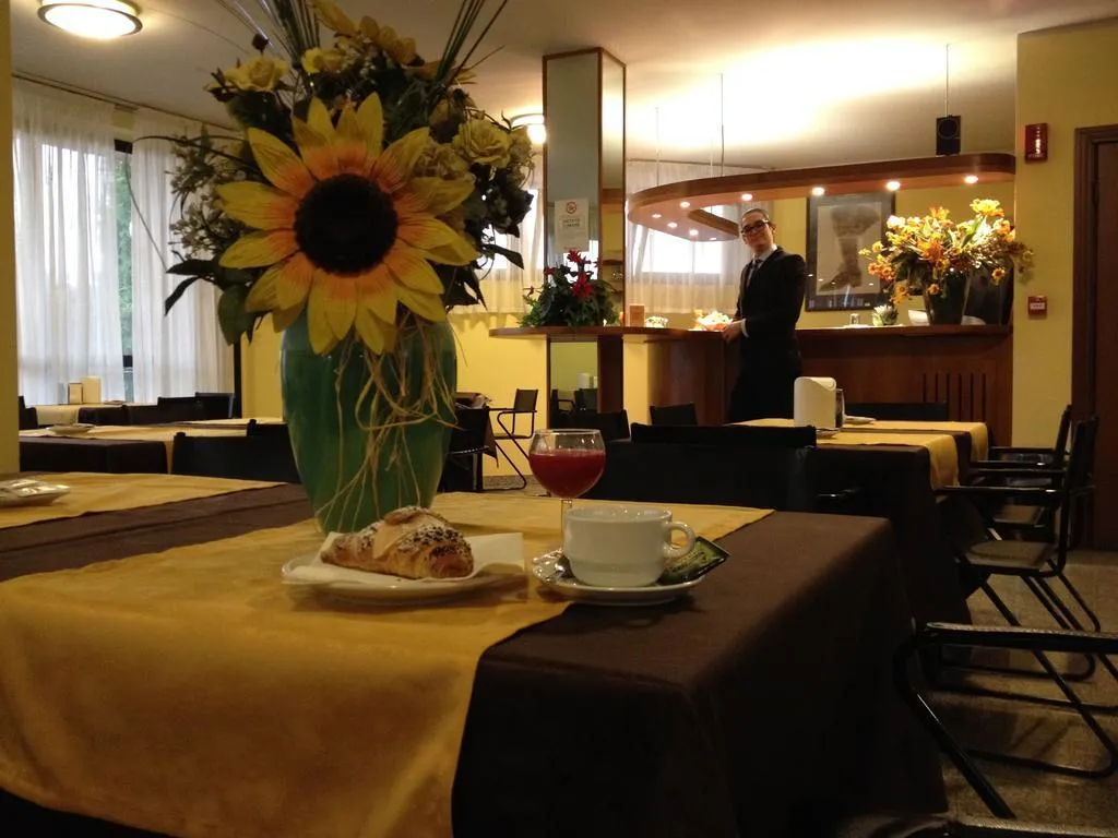 Restaurant, Motel Europa, Milan