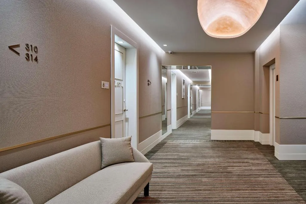Lobby, de Bonart Naples-Curio Collection by Hilton, Naples