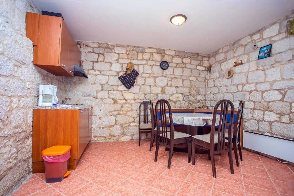 APARTMENT CAPACITY 4 TWO BEDROOMS Room, Apartmani Seljacka Kuca, Split