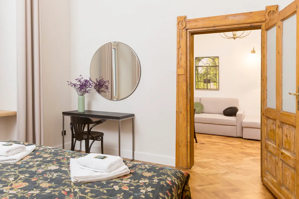 APARTMENT CAPACITY 6 TWO BEDROOMS Room, Antique Apartments Plac Szczepanski, Krakow