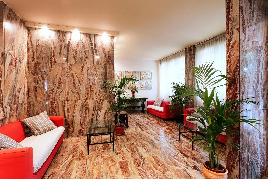 Lobby, Corolle, Florence