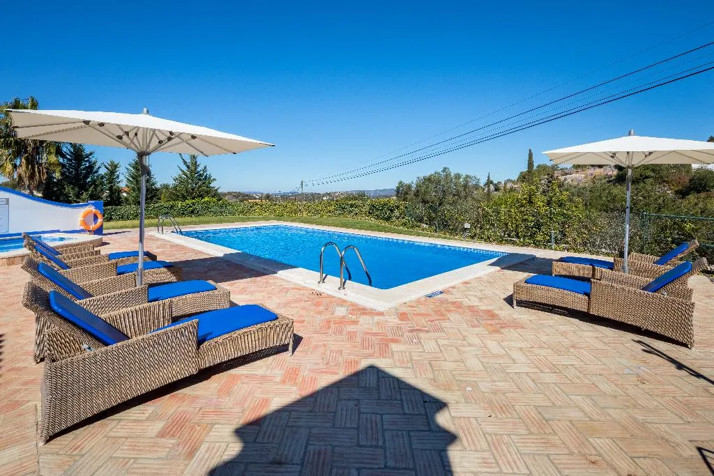 VILLA THREE BEDROOMS Room, Shantivillas, Algarve