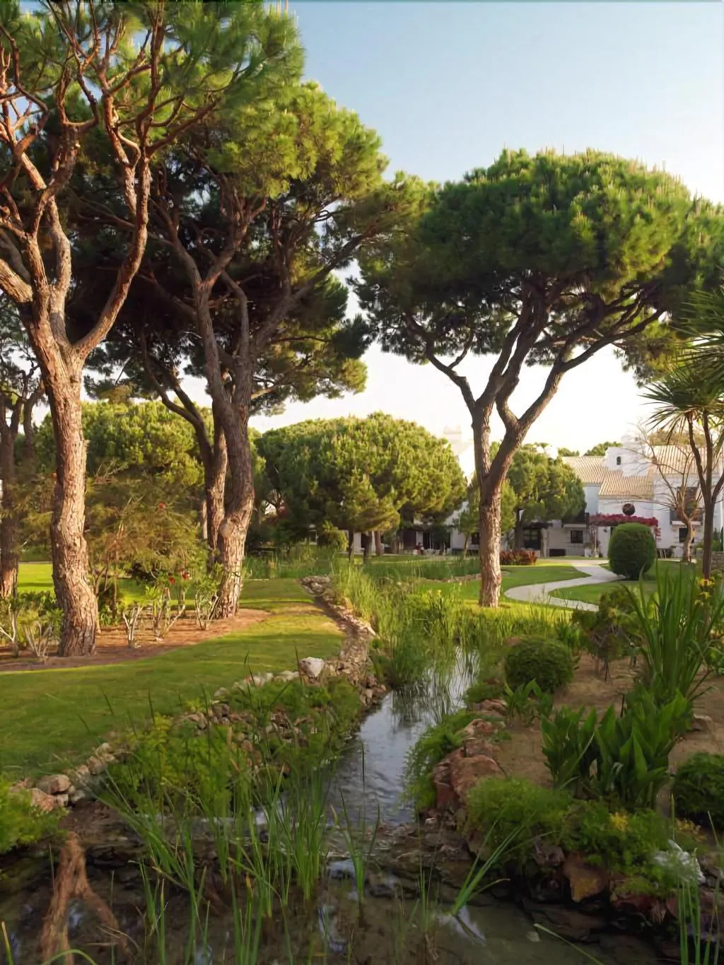 Room, Pine Cliffs Village & Golf Suites, Algarve