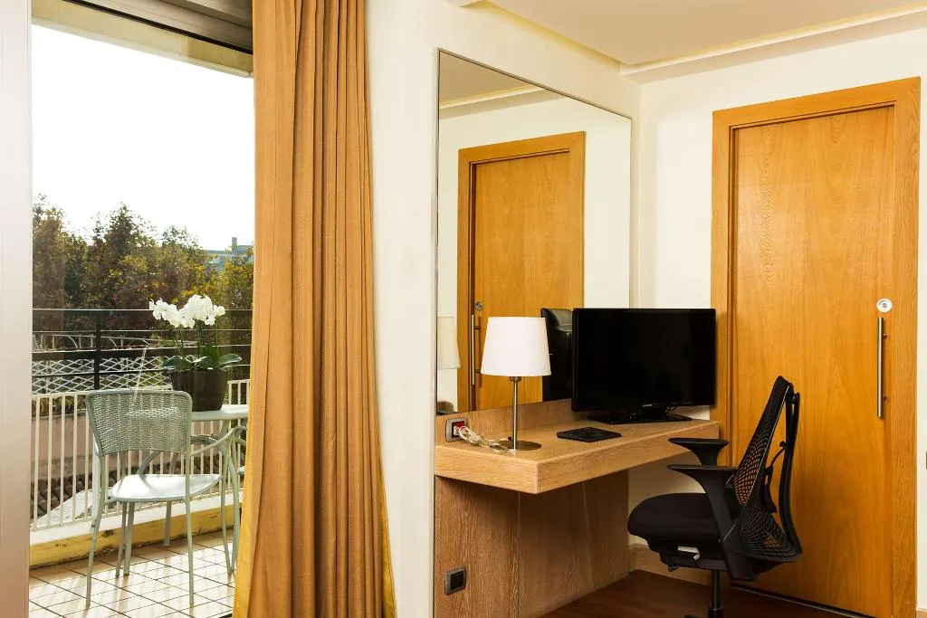 DOUBLE SUPERIOR KING BED Room, Hilton Garden Inn Rome Claridge, Rome