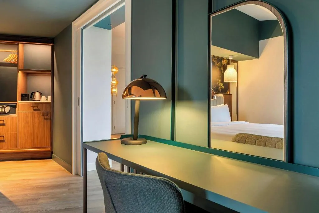 JUNIOR SUITE KING SIZE BED Room, Renaissance Amsterdam Hotel, Amsterdam