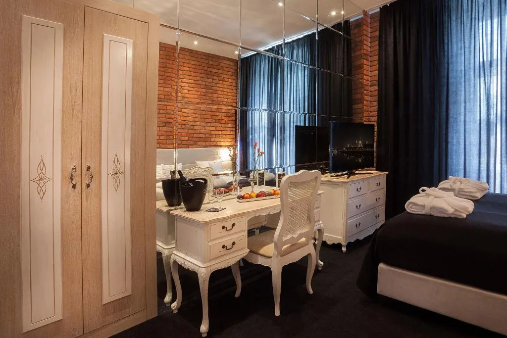 JUNIOR SUITE CITY VIEW Room, Betmanowska Main Square Residence, Krakow