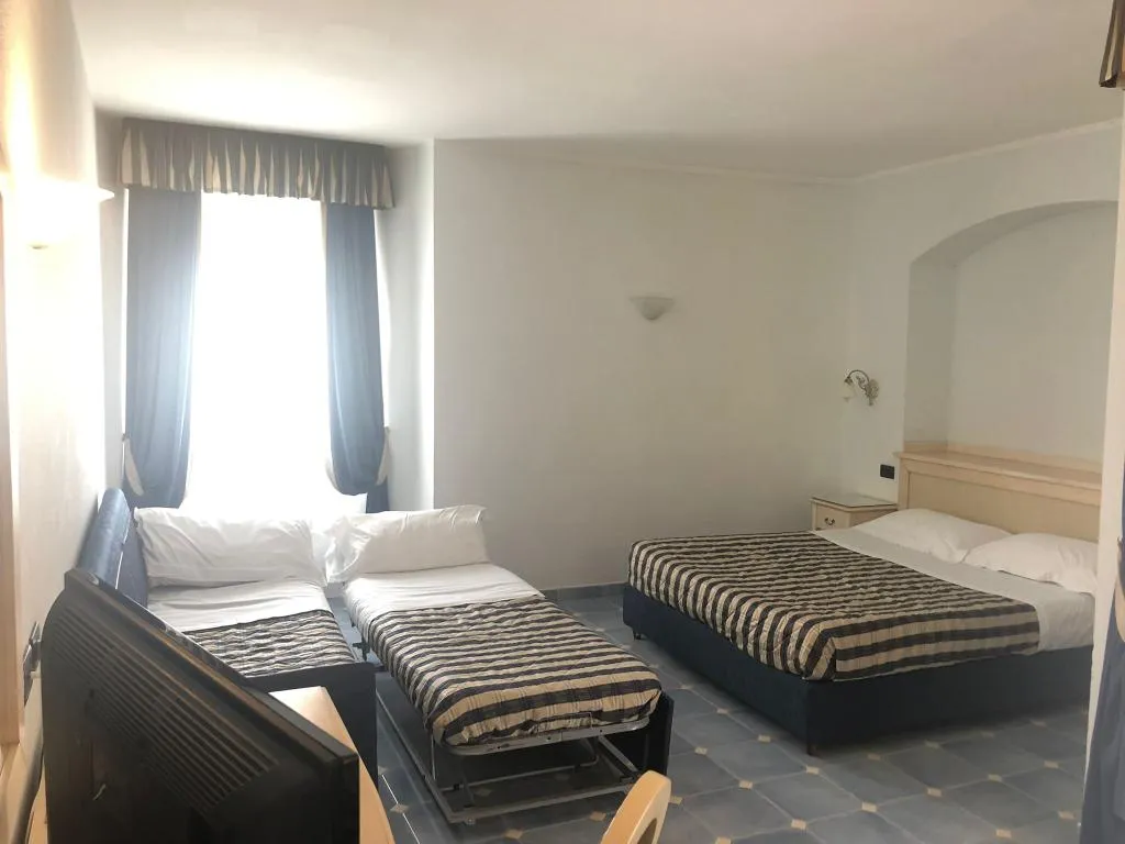 QUADRUPLE CLASSIC Room, Baia dei Mulini Resort & Spa, Palermo