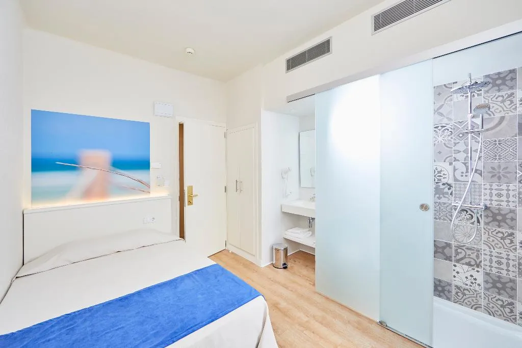 Room, El Cupido, Majorca