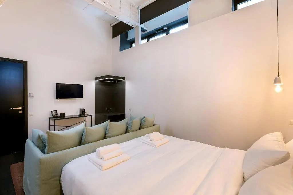 Room, Nin&Bau Sarri 2, Athens