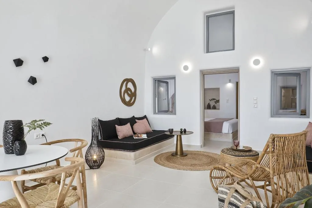 SUITE WITH PRIVATE POOL Room, You And Me Suites, Santorini
