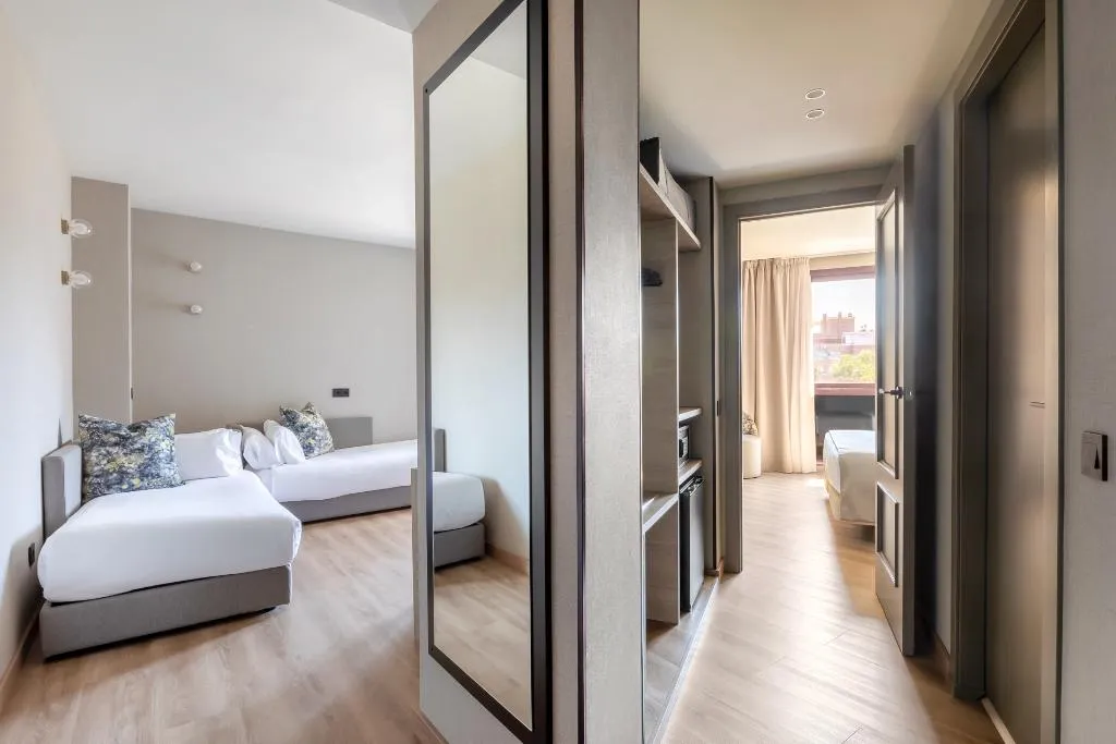 QUADRUPLE STANDARD Room, Acta Piramides, Madrid