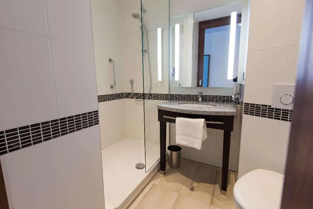 DOUBLE QUEEN SIZE BED Room, Hampton By Hilton Amsterdam City Centre East, Amsterdam