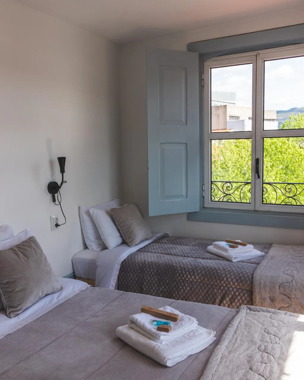 FAMILY ROOM Shared external bathroom Room, Vila Santa Cruz Guest House, Porto