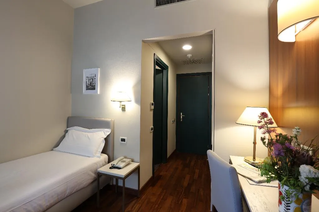 SINGLE CLASSIC Room, Grande Albergo Maugeri, Catania