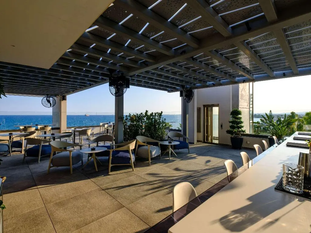 Bar, Mercure Larnaca Beach Resort, Cyprus