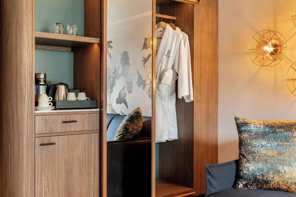 FAMILY ROOM KING SIZE BED Room, Renaissance Amsterdam Hotel, Amsterdam