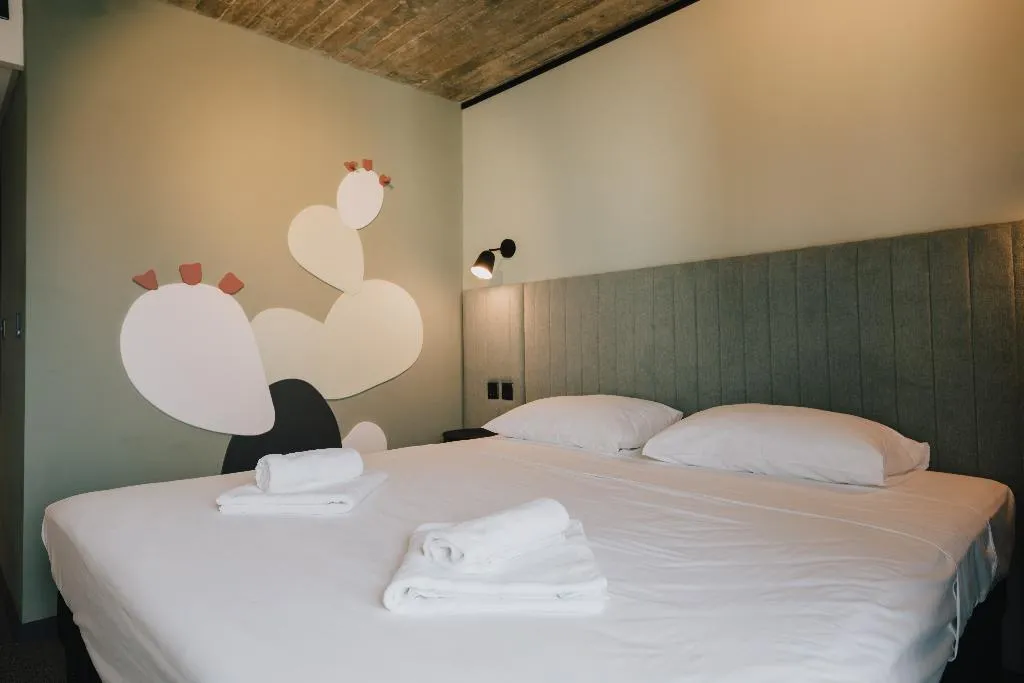 DOUBLE SUPERIOR KING BED Room, ibis Styles ST Pauls Bay Malta, Malta