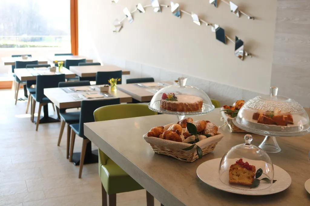 Bar, Hotel Horizon Wellness & Spa Resort, BW Signature, Milan