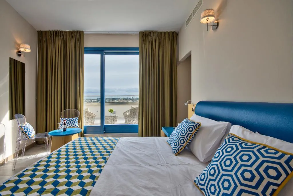 Double or Twin DELUXE WITH JACUZZI Room, The British Suites, Malta