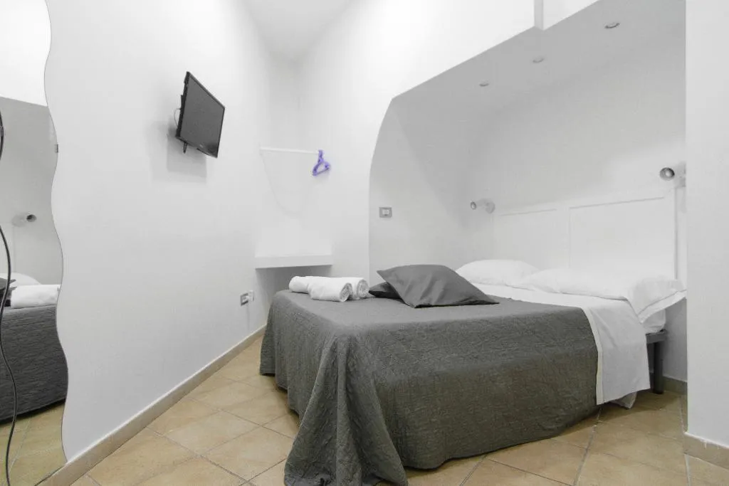 QUADRUPLE WITH BALCONY Room, Maison Du La Rua, Naples