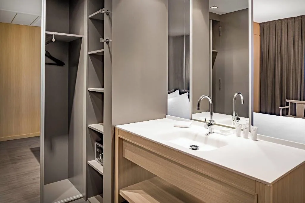 DOUBLE KING SIZE BED Room, AC Barcelona Sants, Barcelona