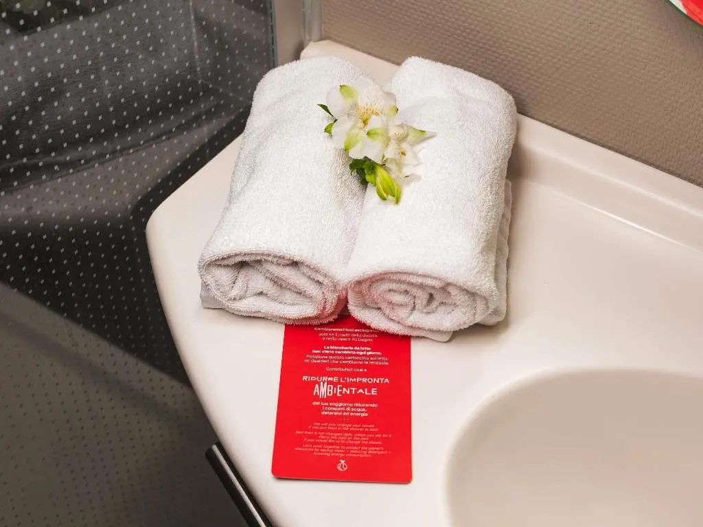 DOUBLE WITH DOUBLE BED Room, Ibis Como, Milan