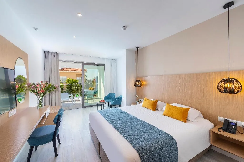 STUDIO SUPERIOR Room, Leonardo Crystal Cove Hotel and Spa by the Sea, Cyprus