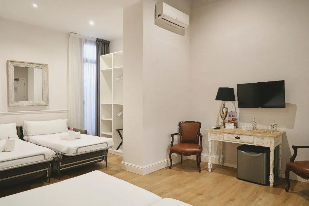 QUADRUPLE STANDARD Room, Meson Castilla Atiram Hotel, Barcelona