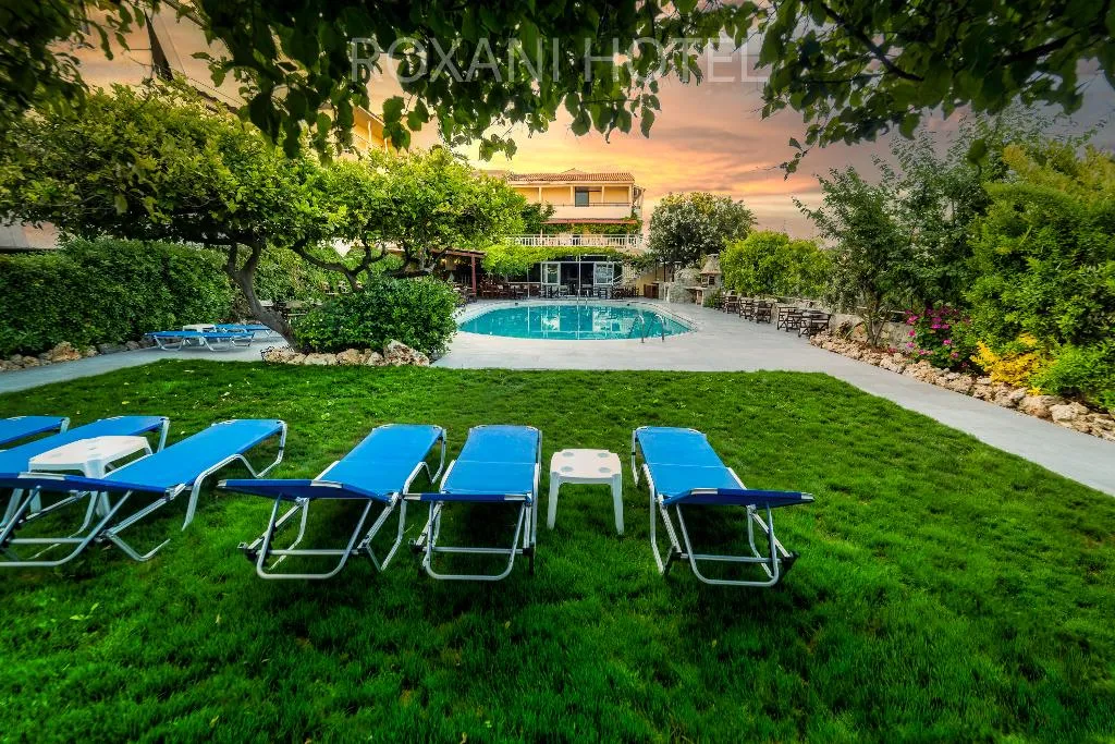 Pool, Roxani, Crete