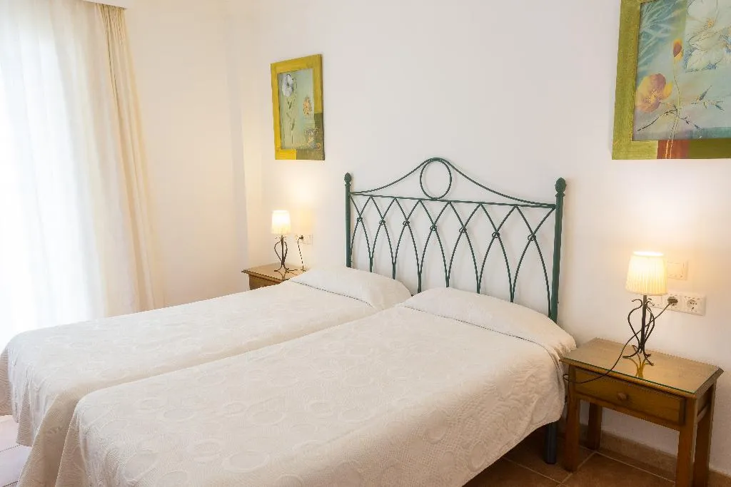 APARTMENT CAPACITY 6 TWO BEDROOMS Room, Hamilton Court, Menorca