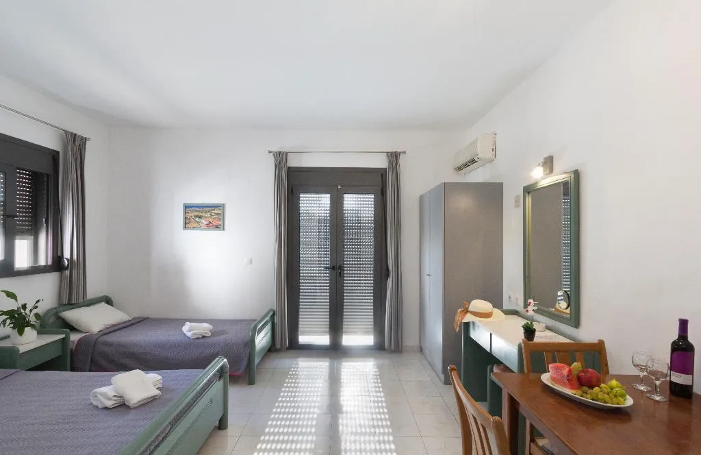 STUDIO CAPACITY 2 Room, Villa Marina, Crete