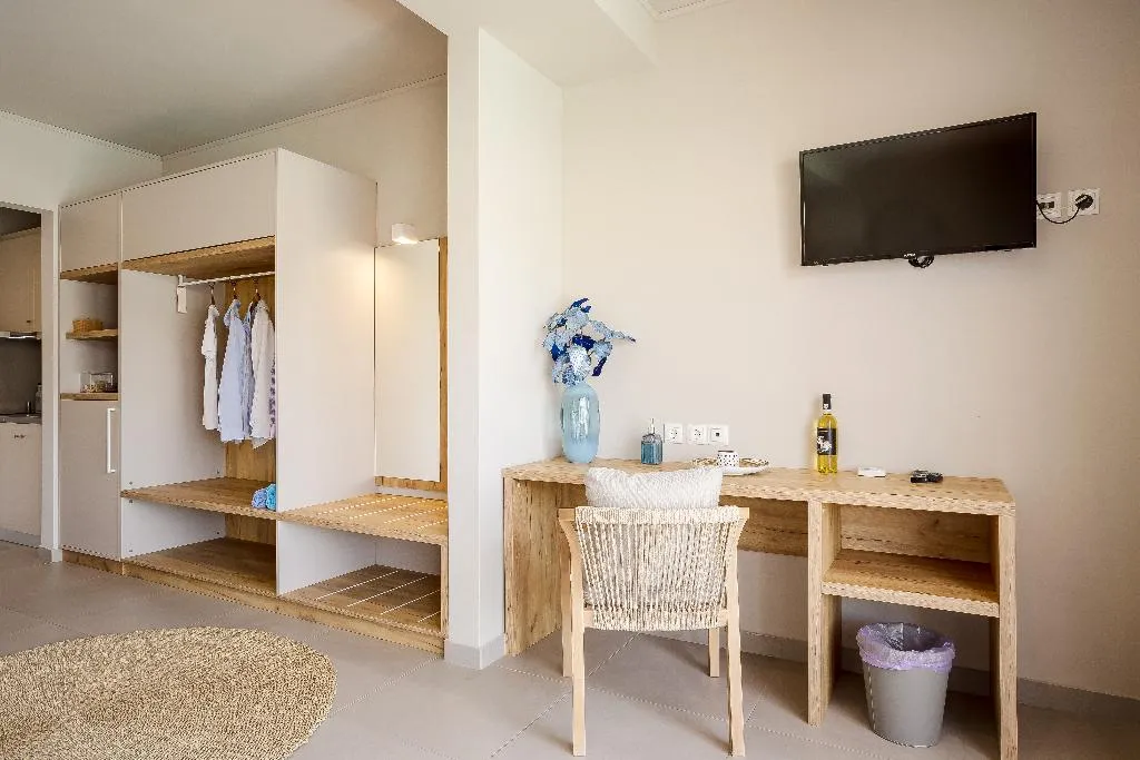 SUITE POOL VIEW Room, Sarpidon Suites, Crete