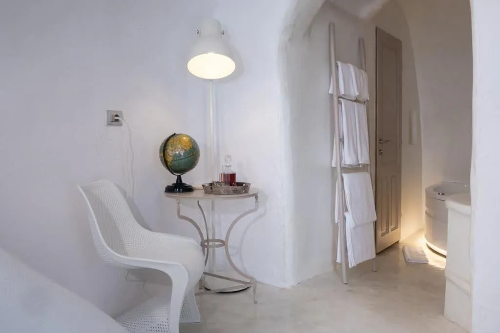 Room, Globe Suites, Santorini