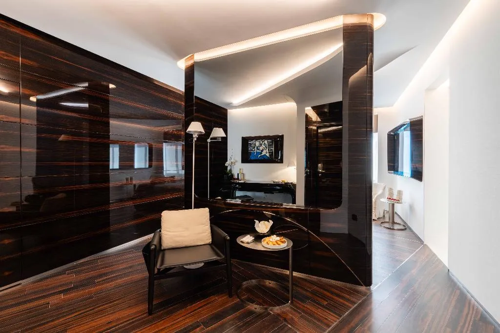 JUNIOR SUITE ONE BED Room, Romeo Hotel Roma, Rome