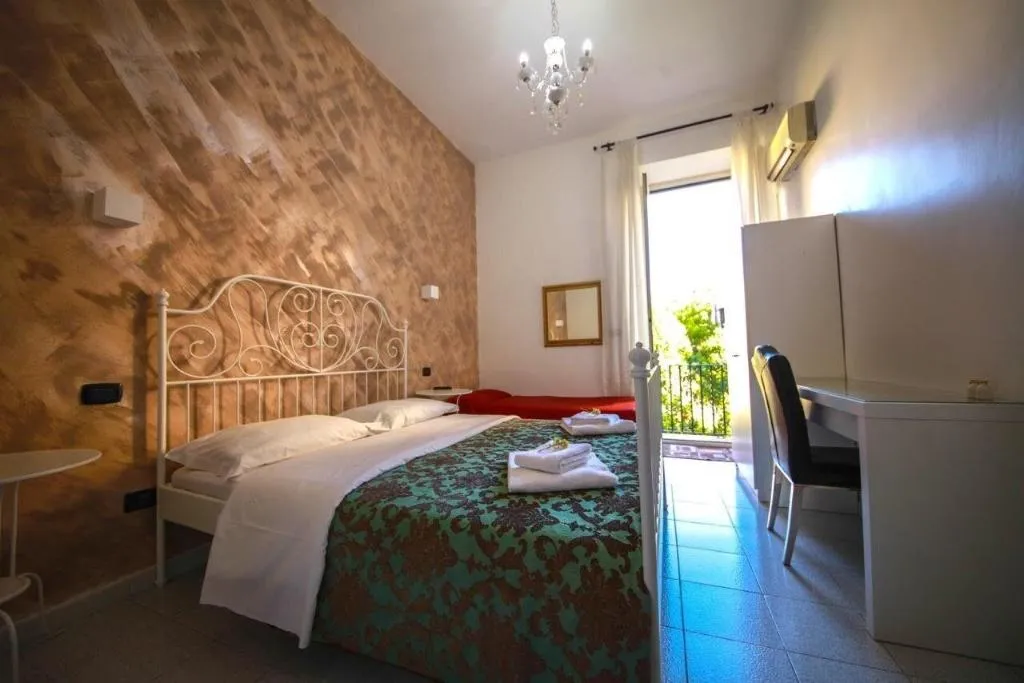 Room, Hotel Pisa, Naples