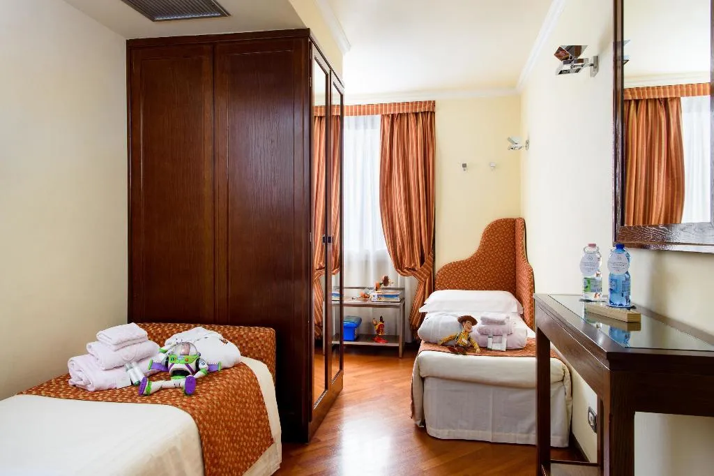 FAMILY ROOM SUPERIOR Room, Grand Hotel Adriatico, Florence