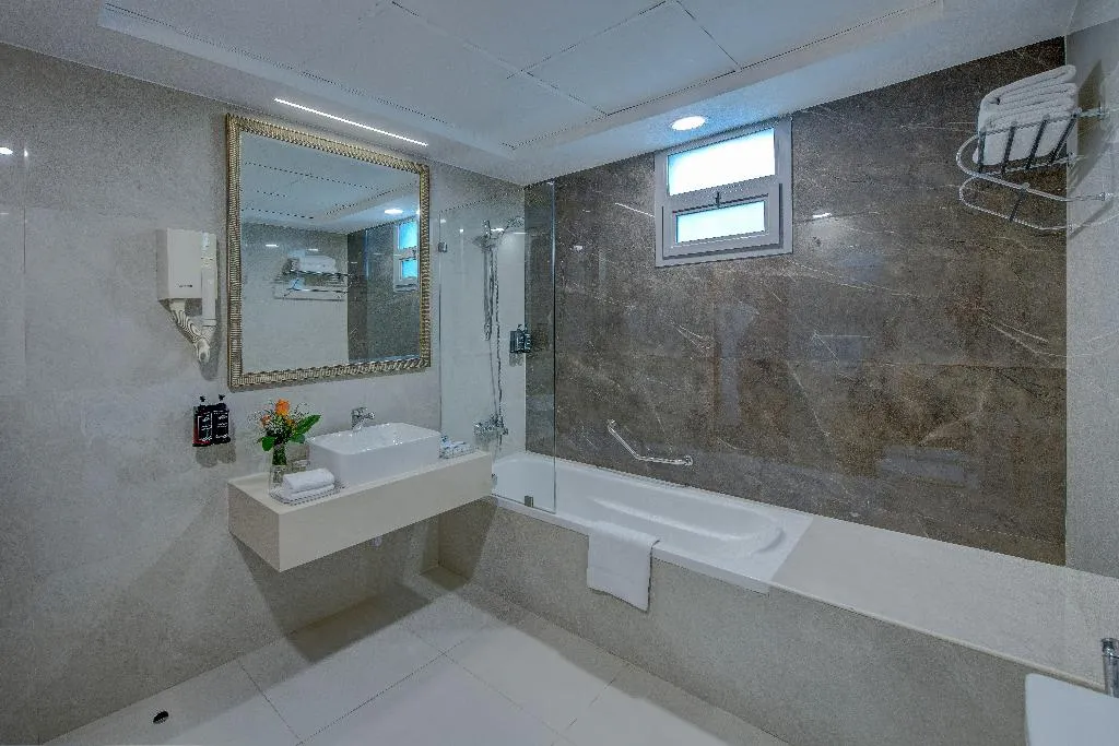 JUNIOR SUITE STANDARD Room, Howard Johnson Plaza by Wyndham Dubai Deira, Dubai
