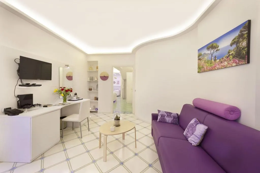 Room, B B Sorrento Central, Naples