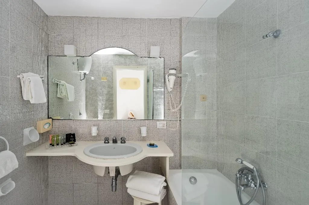 Double or Twin DELUXE WITH JACUZZI Room, La Floridiana, Naples